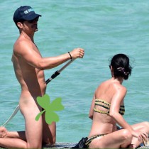 Orlando Bloom nu en paddle