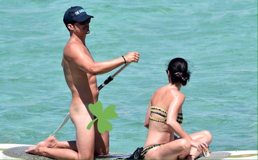 Orlando Bloom nu en paddle